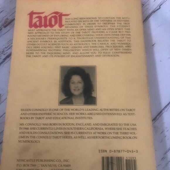 Tarot Apprentice by Eileen Connolly book - Picture 2 of 2